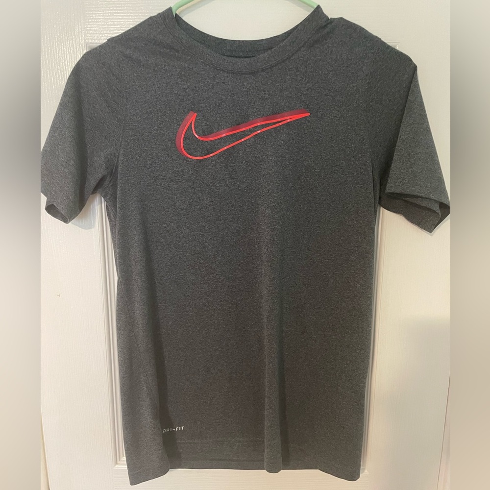 Nike boys shirt